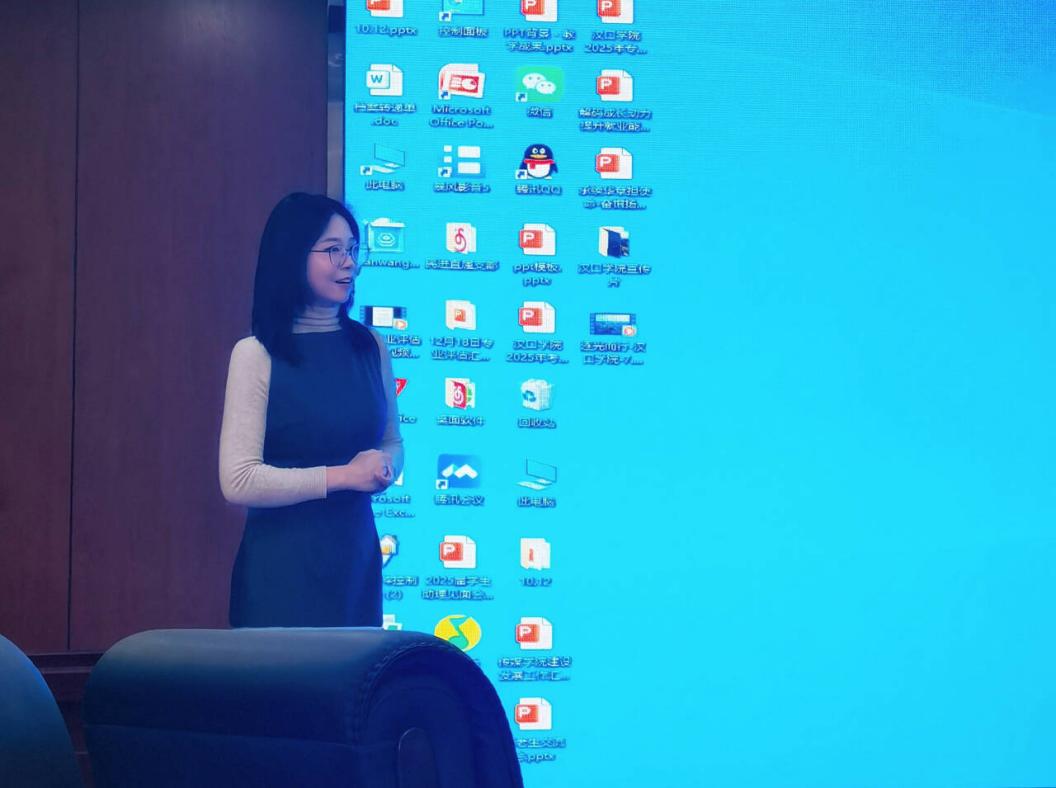 OK138太阳集团教师代表受邀参加论文工作坊